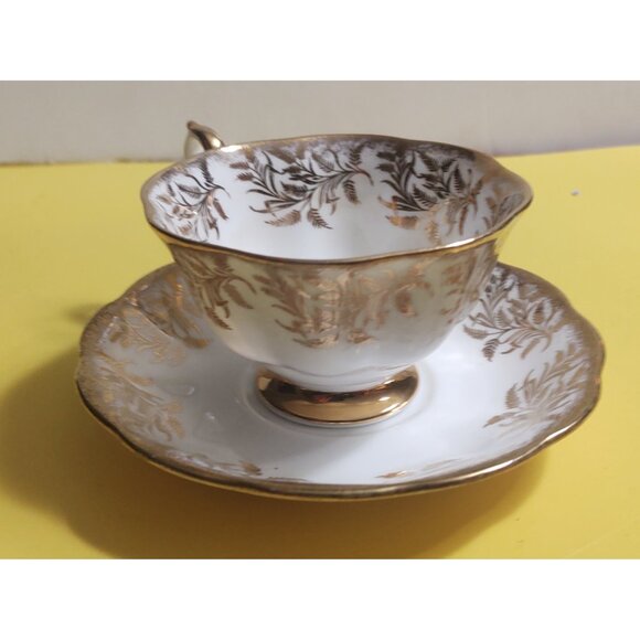 Royal Albert Tea Cup & Saucer Set Golden Leaves 1960's - Picture 2 of 12